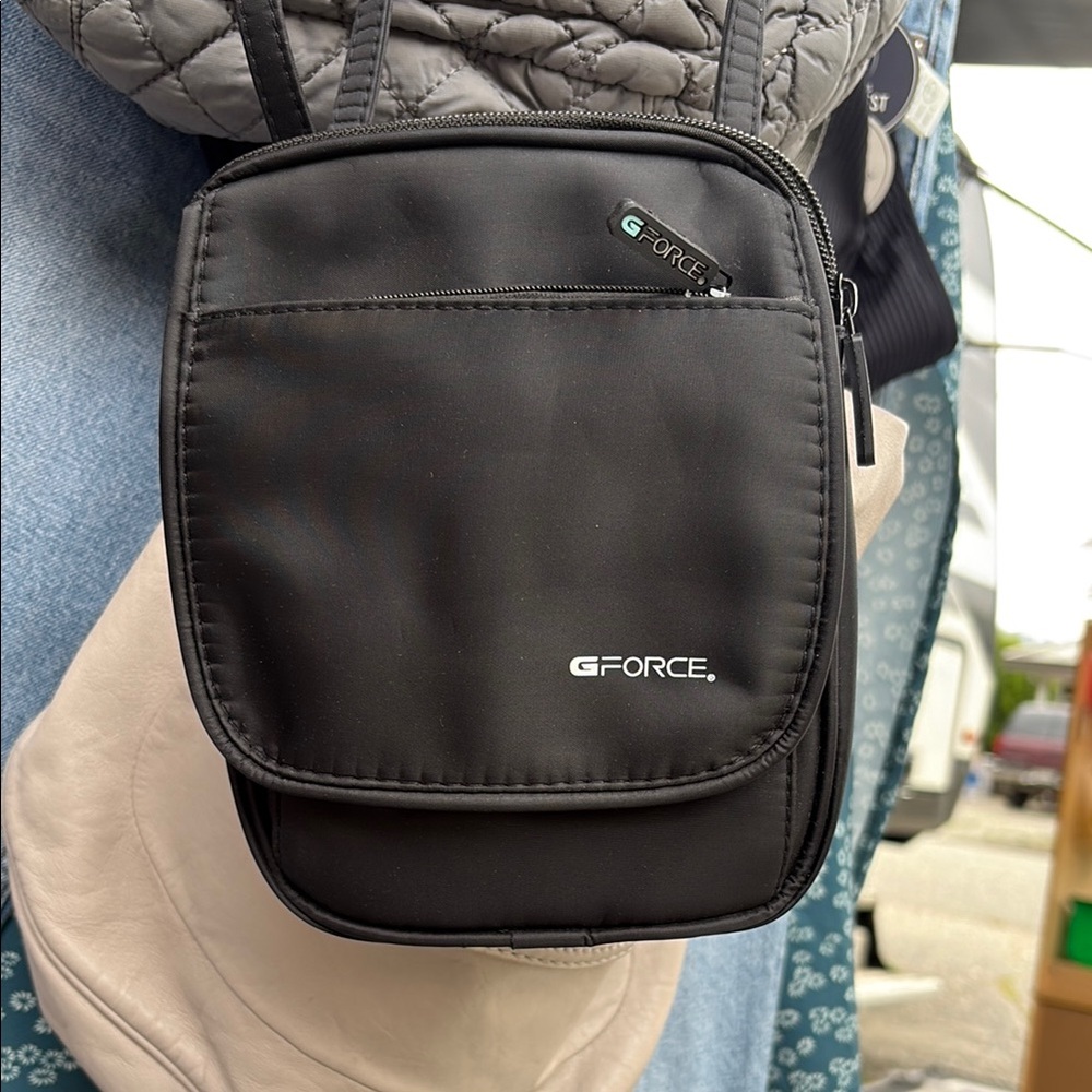 G/FORCE Black travel bag with anti tap technology
